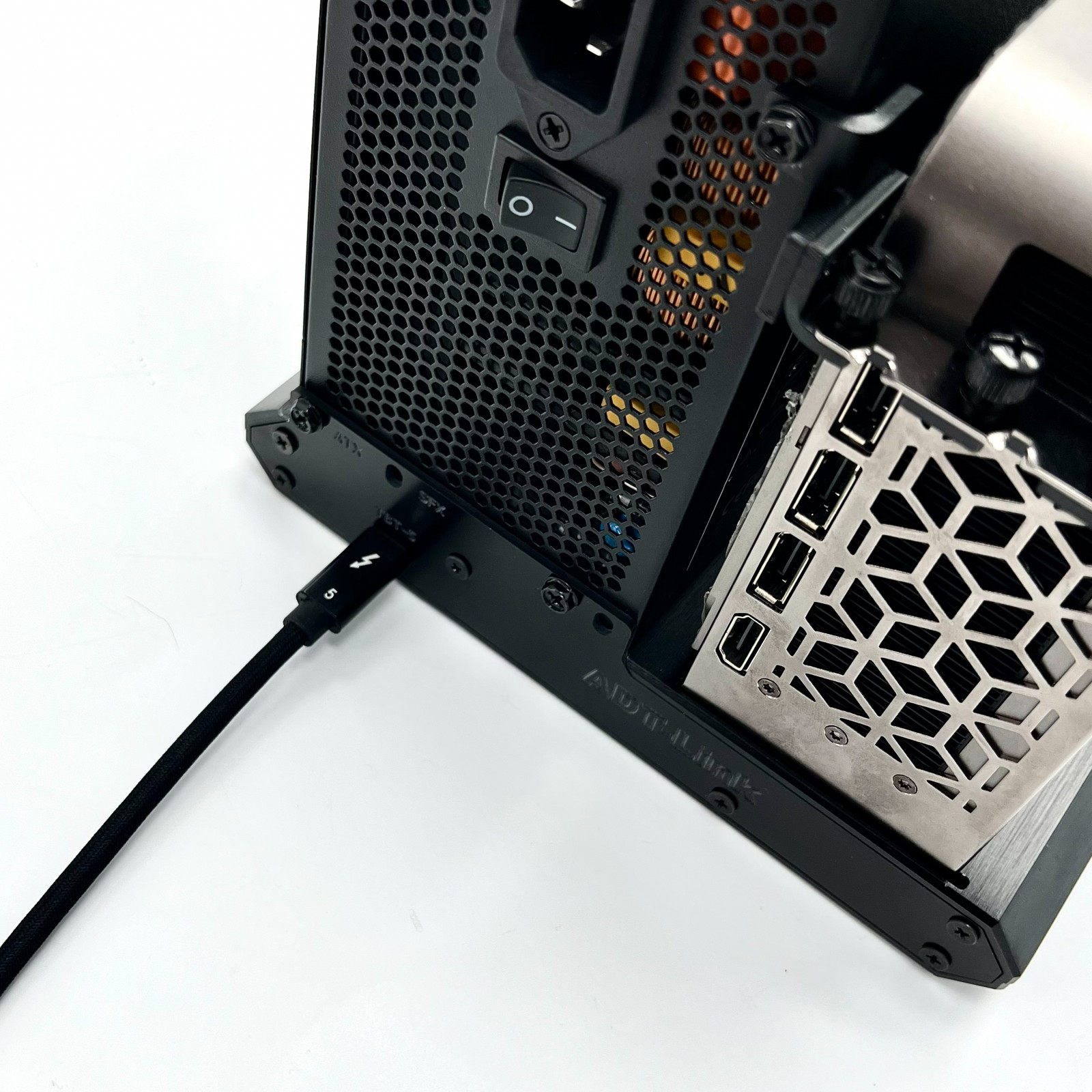 ADT Thunderbolt-5 PCIe 4.0 x4  - огляд і ціна Thunderbolt 4 External Gpu Enclosure