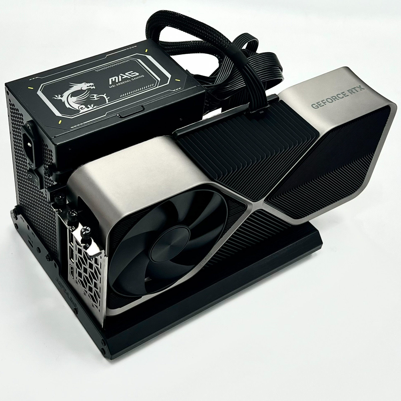 ADT Thunderbolt-5 PCIe 4.0 x4  - огляд і ціна Thunderbolt 4 External Gpu Enclosure